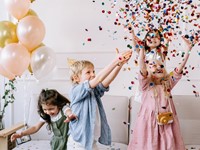 ¡Celebra el cumpleaños en la sala de juegos de Os Pitufiños!