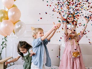 ¡Celebra el cumpleaños en la sala de juegos de Os Pitufiños!