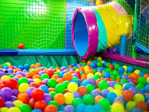 Parque de bolas en O Carballiño: ¡diversión para los niños! 